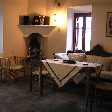 Liotrivi, Traditional House Nyaraló Apolonía