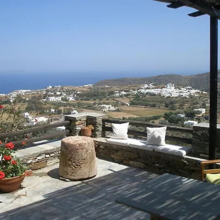 Nyaraló Liotrivi, Traditional House