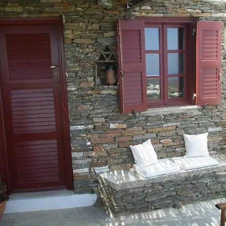 Liotrivi, Traditional House Nyaraló