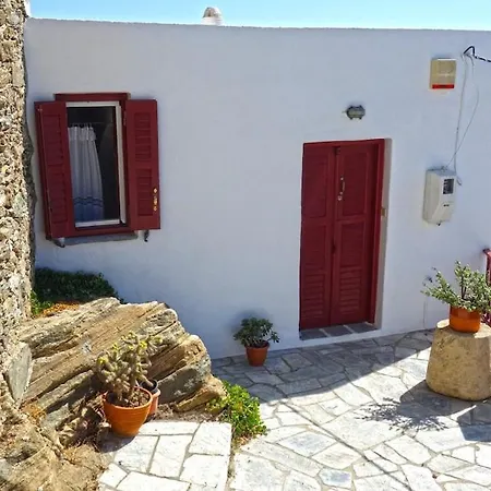 Nyaraló Liotrivi, Traditional House