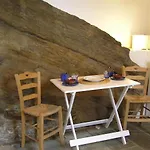 Liotrivi, Traditional House * Apollonia