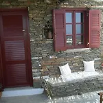Liotrivi, Traditional House Semesterbostad