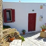 Semesterbostad Liotrivi, Traditional House